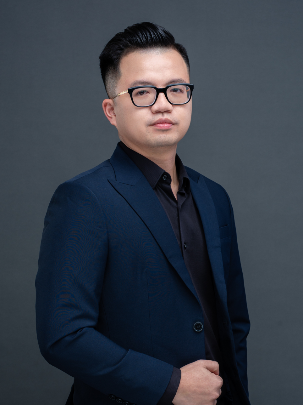 Ông. Phạm Trần Hoàn